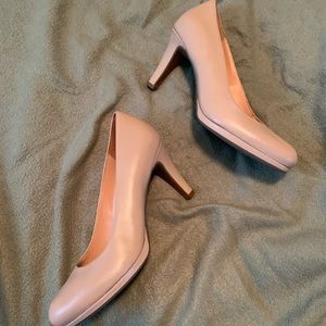 Naturalizer Nude Leather Pumps